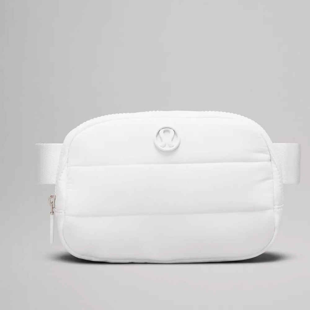 Lululemon Everywhere Belt Bag 1L
Wunder Puff